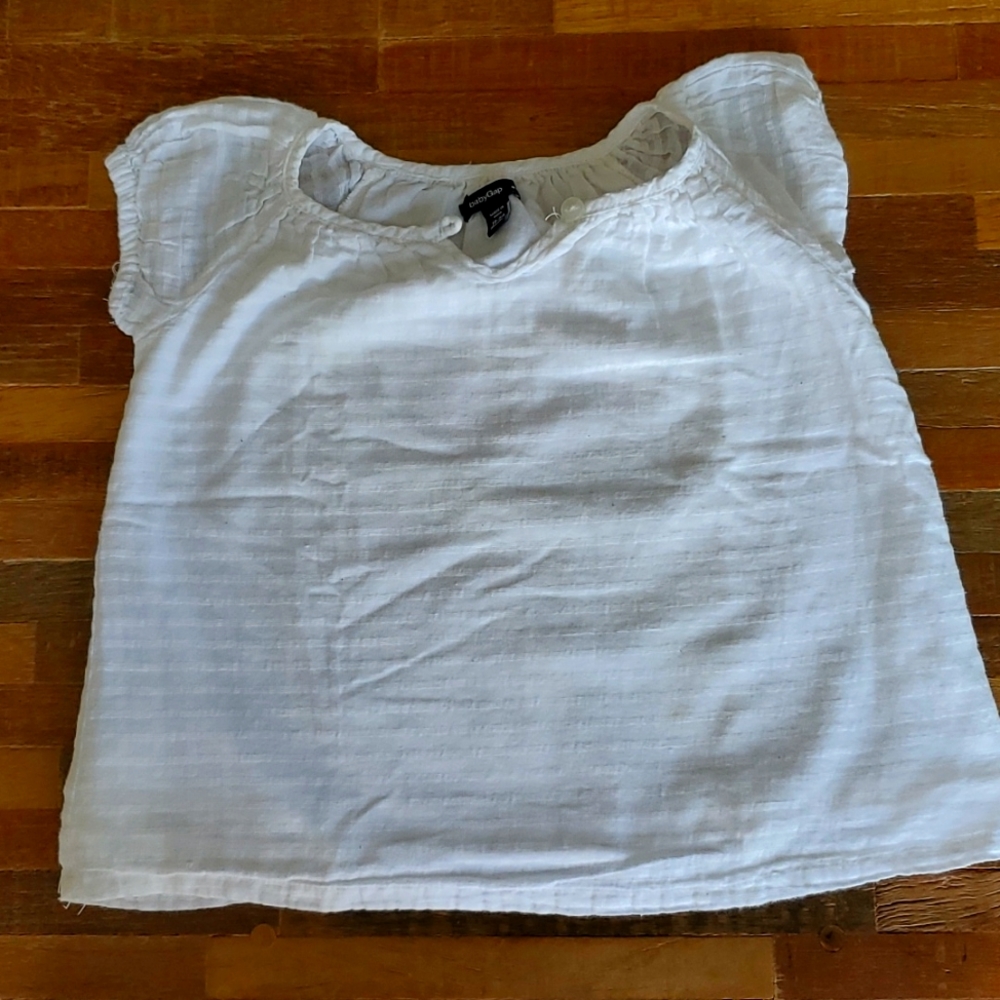Baby Gap Cute White Top. Size 18-24 mos.